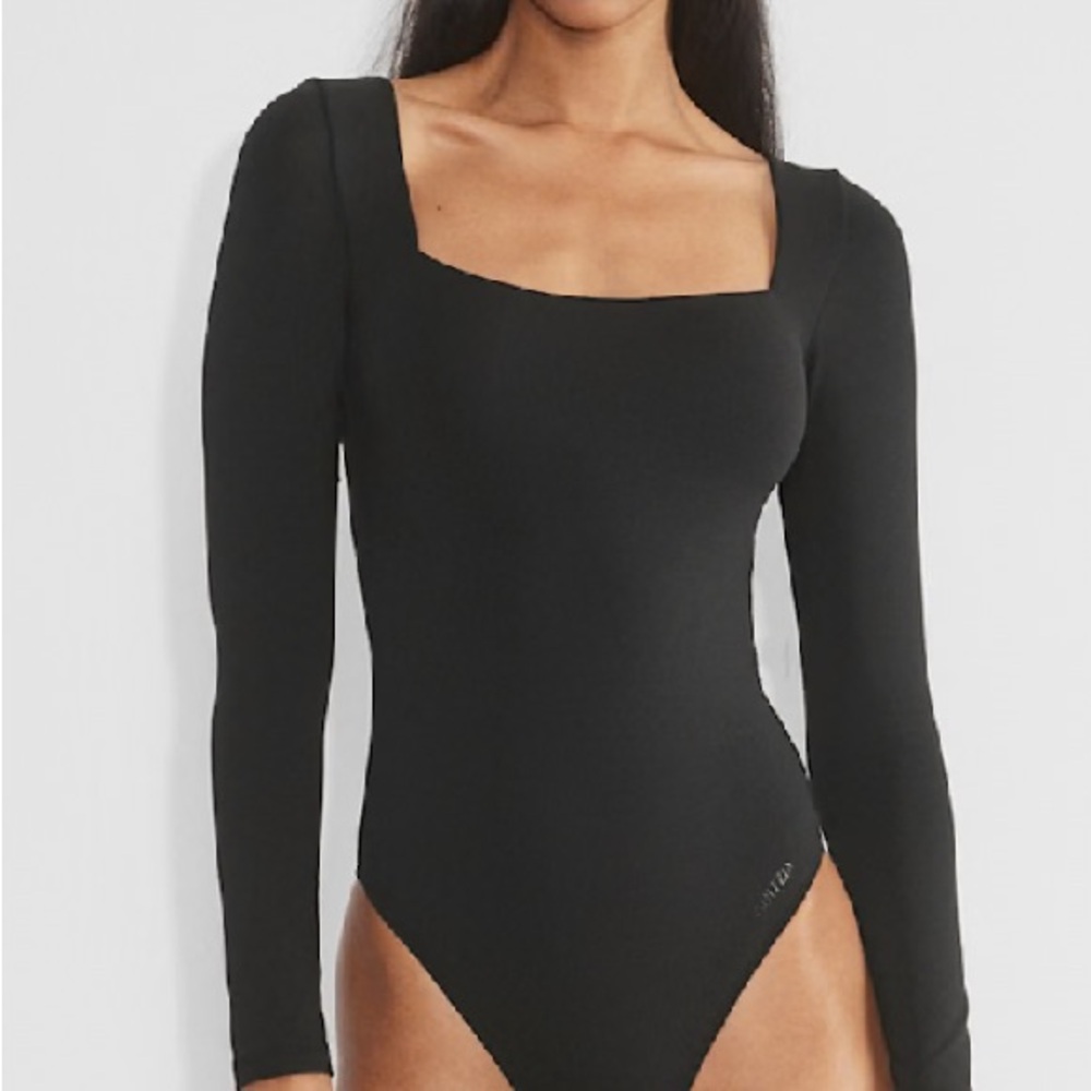 Aritzia babaton contour square neck bodysuit in black size medium- like new!